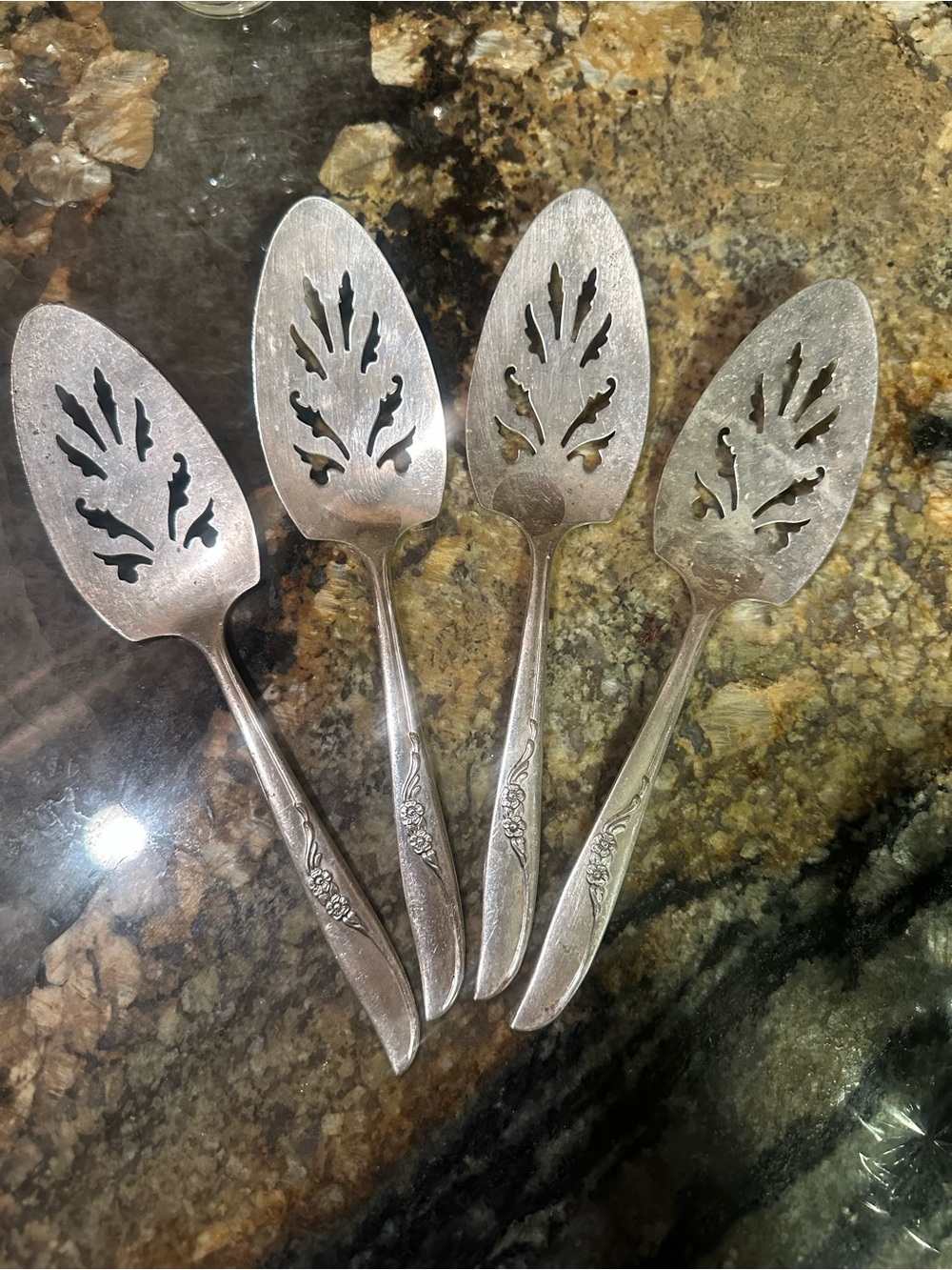 Set of 4 Silver Plated Cake Spatulas, WM Rogers Oneida Silver Plate Pie Spatulas